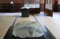 お寺でガラス展